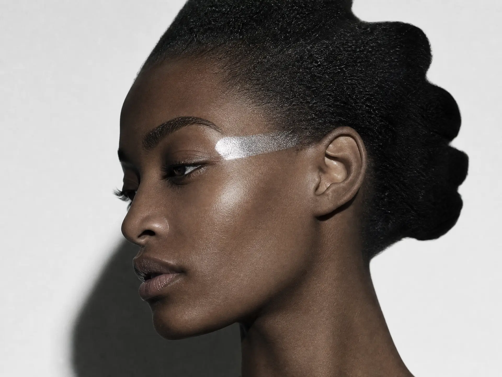 Amara Okonkwo, beauty frame in silver light